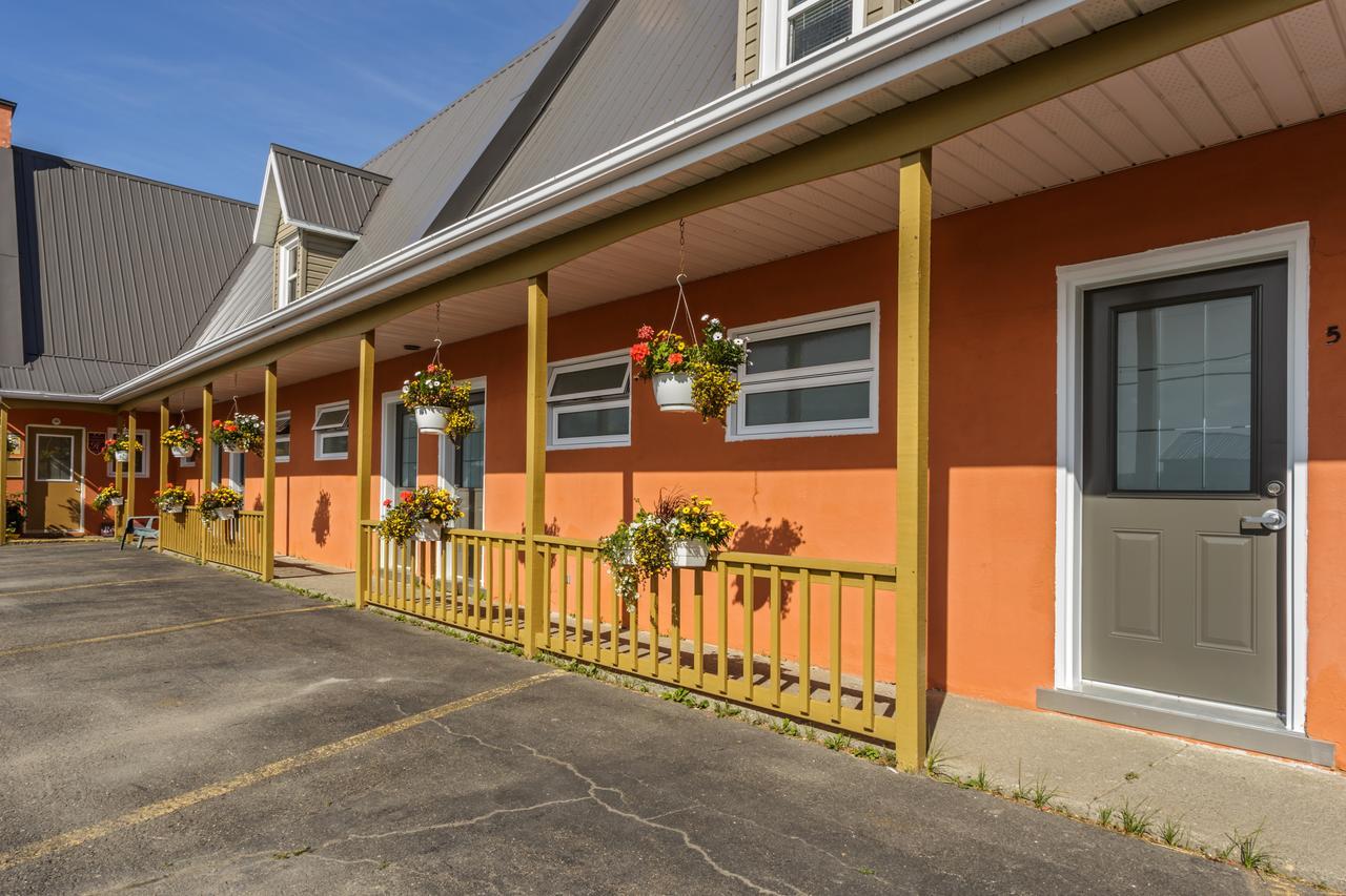 Auberge De L'Anse Rivière-du-Loup エクステリア 写真